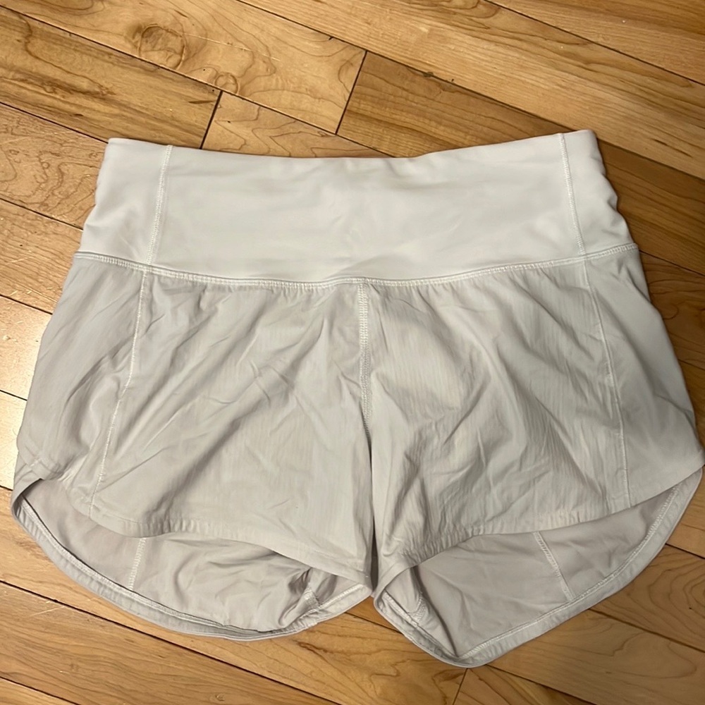 white lululemon speed ups shorts, size 2, 4”